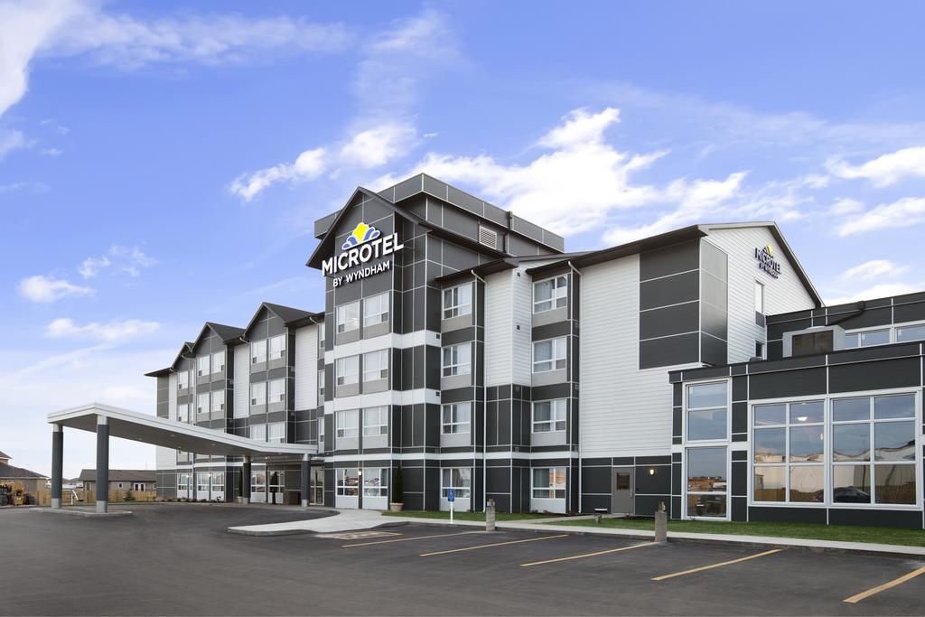 Microtel Inn & Suites By Wyndham Estevan Buitenkant foto