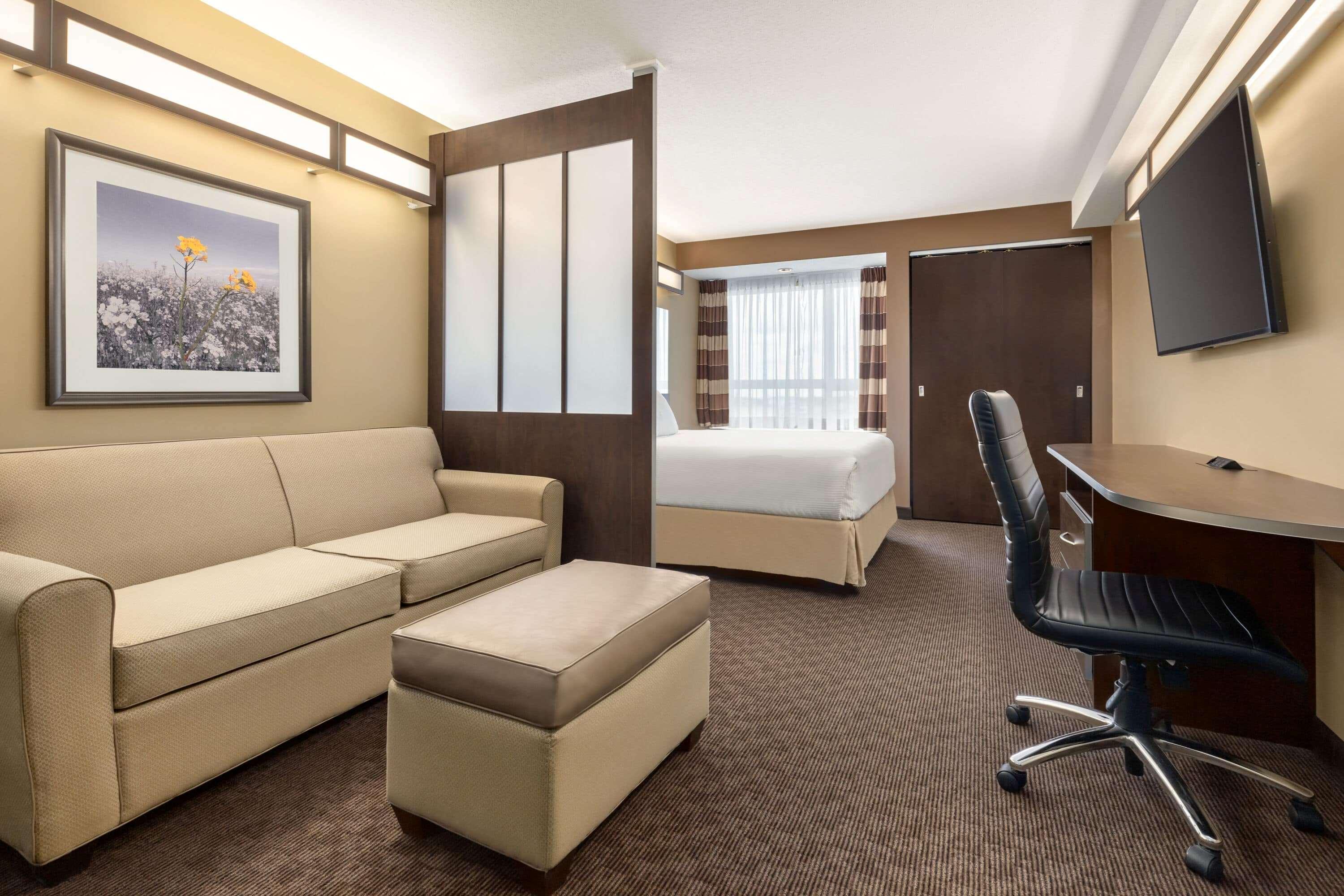 Microtel Inn & Suites By Wyndham Estevan Buitenkant foto