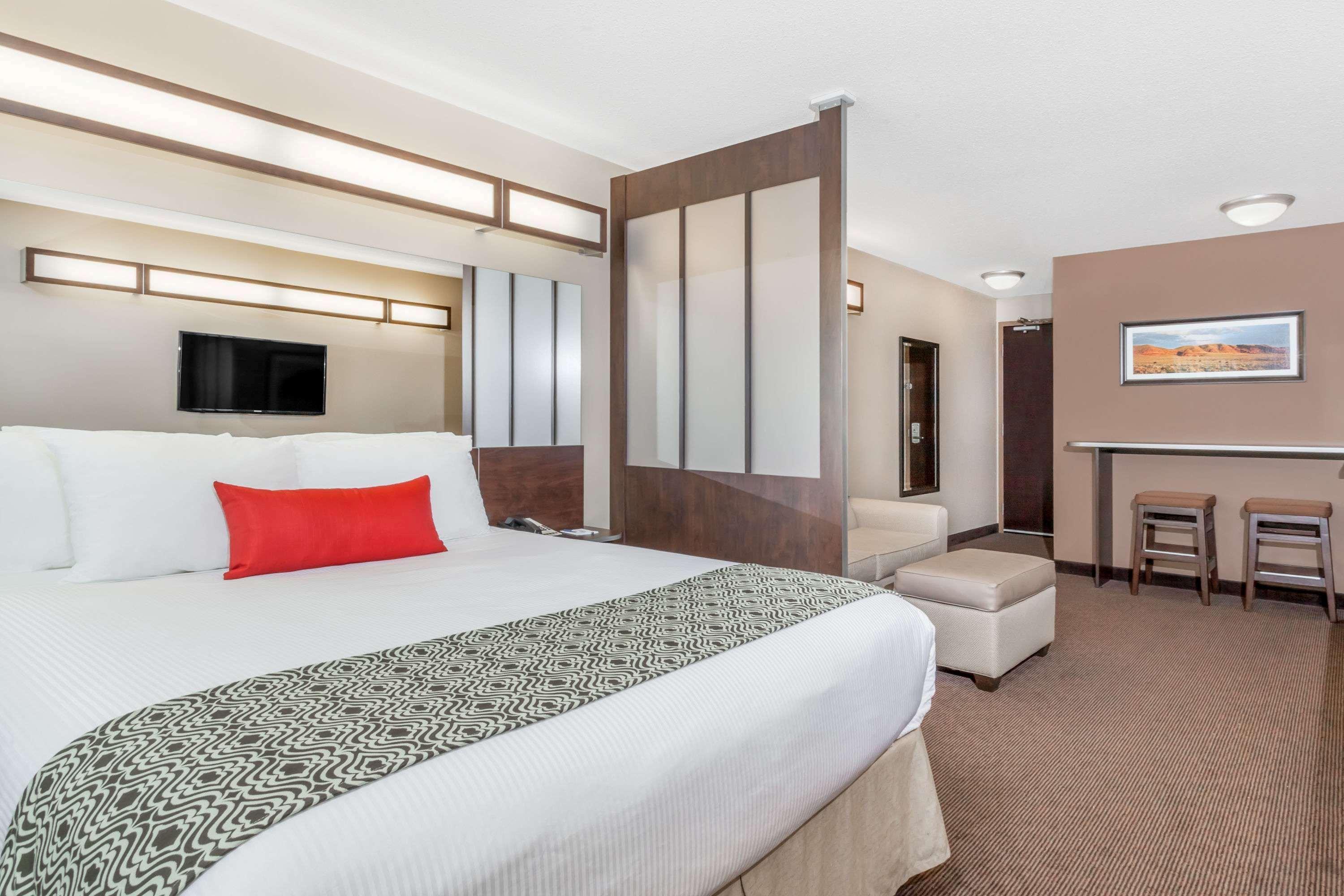 Microtel Inn & Suites By Wyndham Estevan Buitenkant foto
