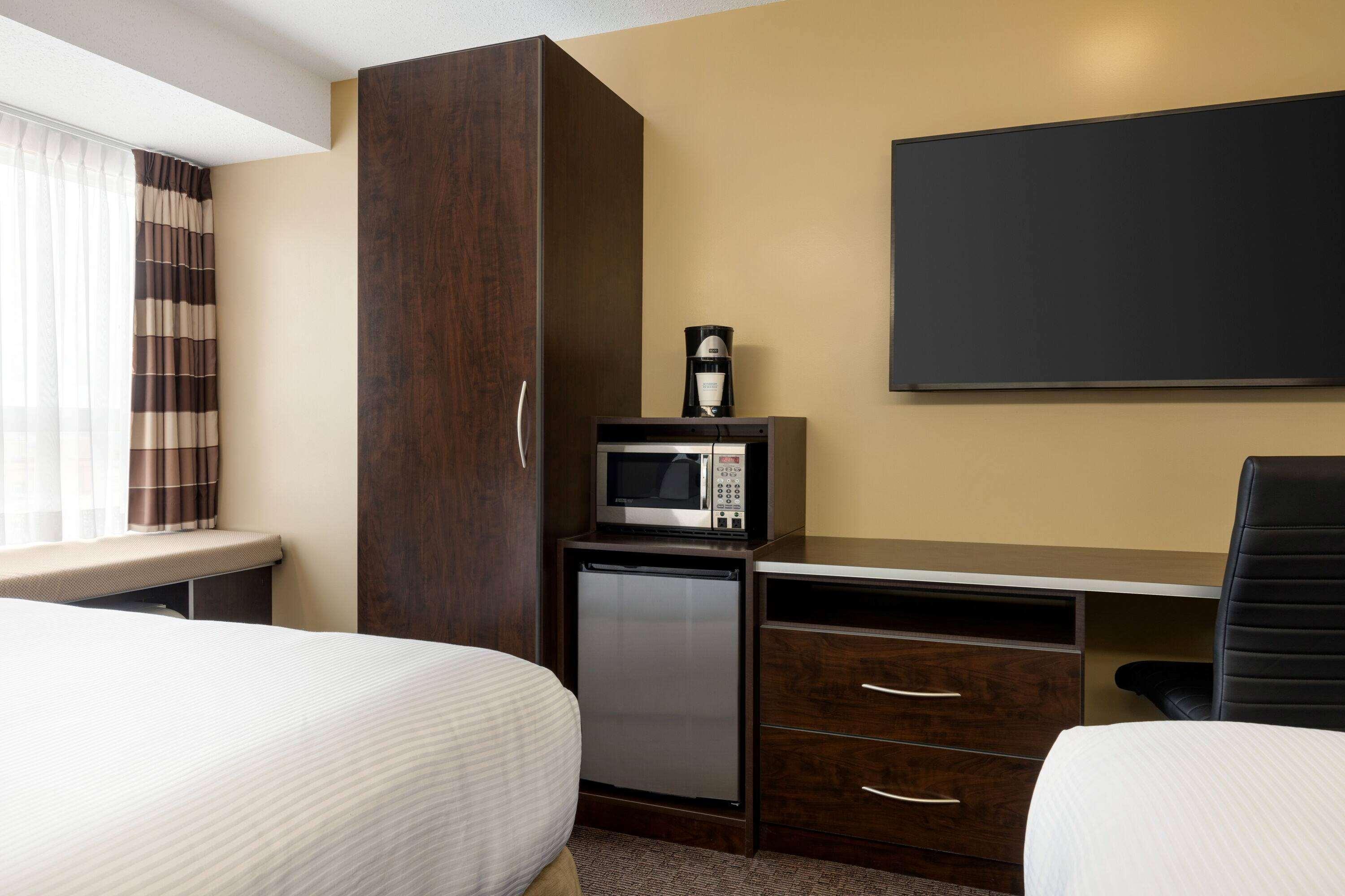Microtel Inn & Suites By Wyndham Estevan Buitenkant foto