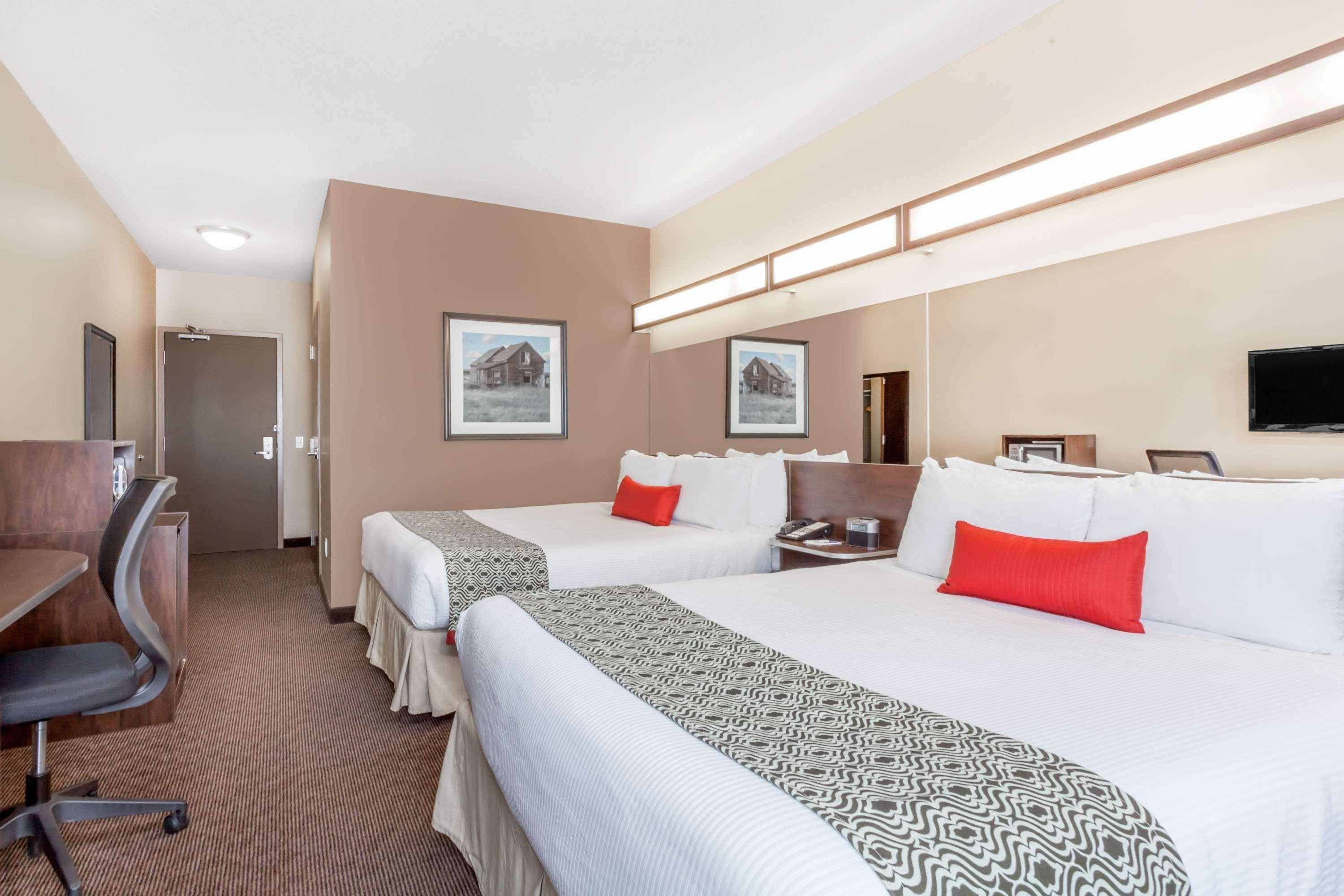Microtel Inn & Suites By Wyndham Estevan Buitenkant foto