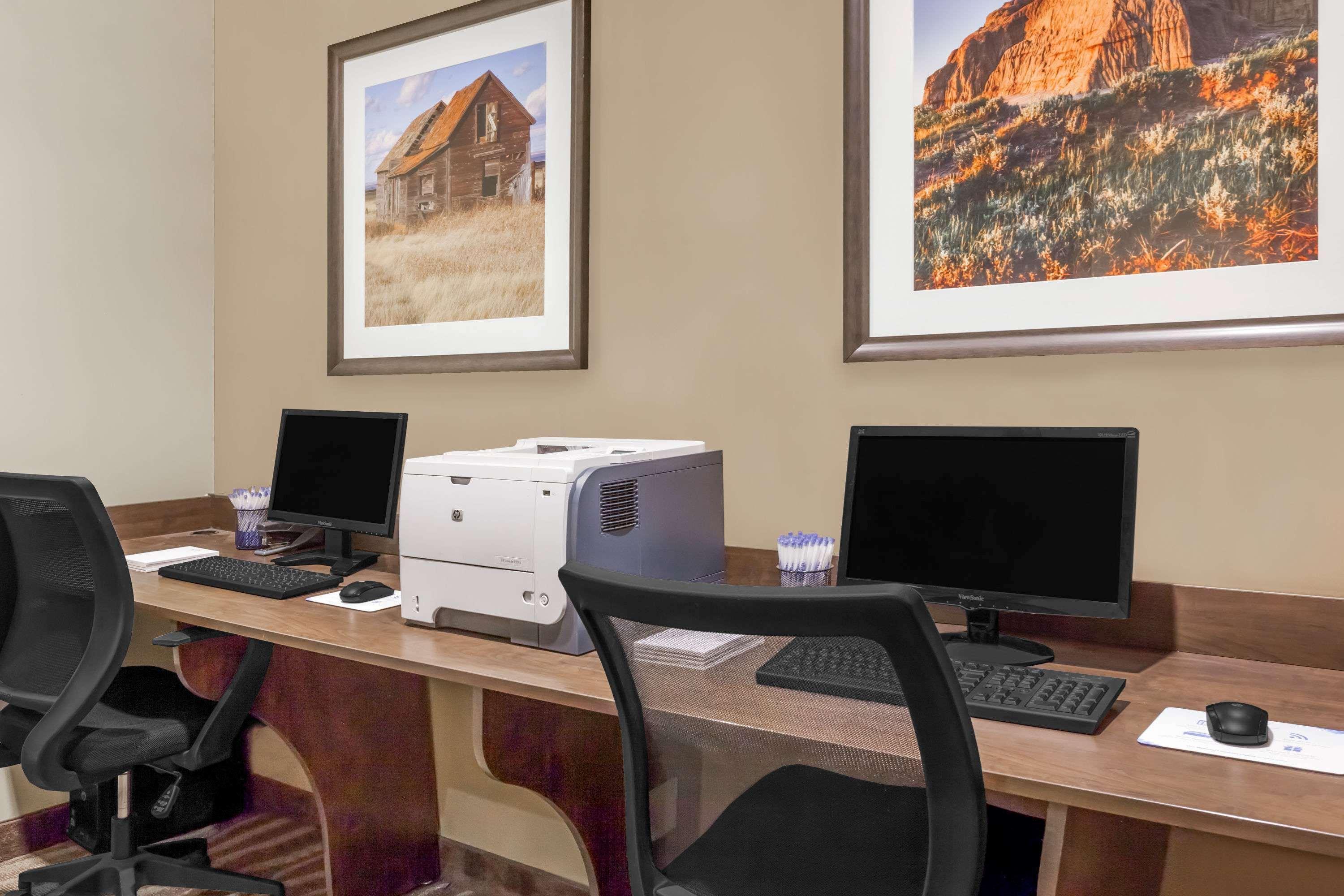 Microtel Inn & Suites By Wyndham Estevan Buitenkant foto