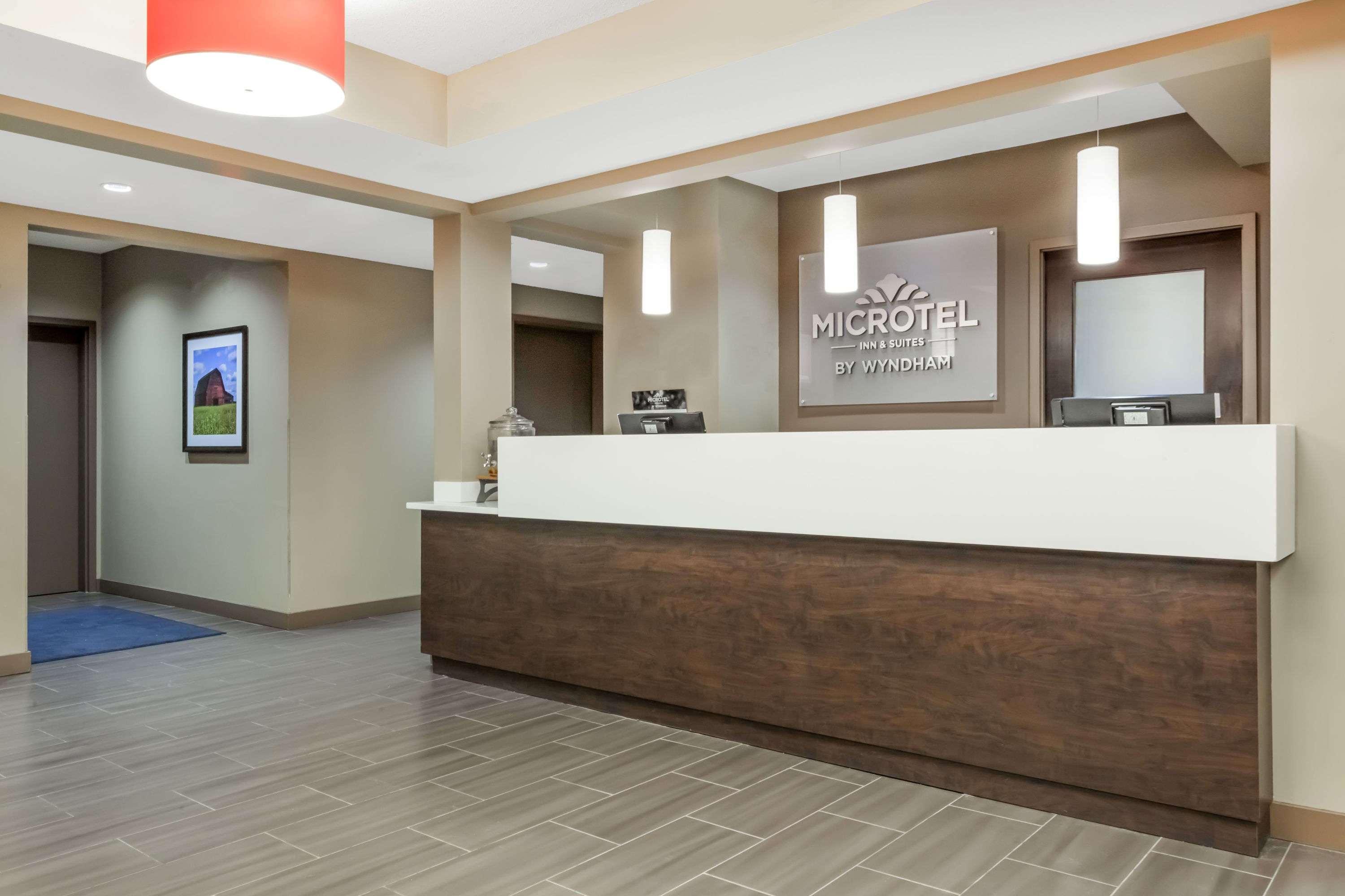 Microtel Inn & Suites By Wyndham Estevan Buitenkant foto