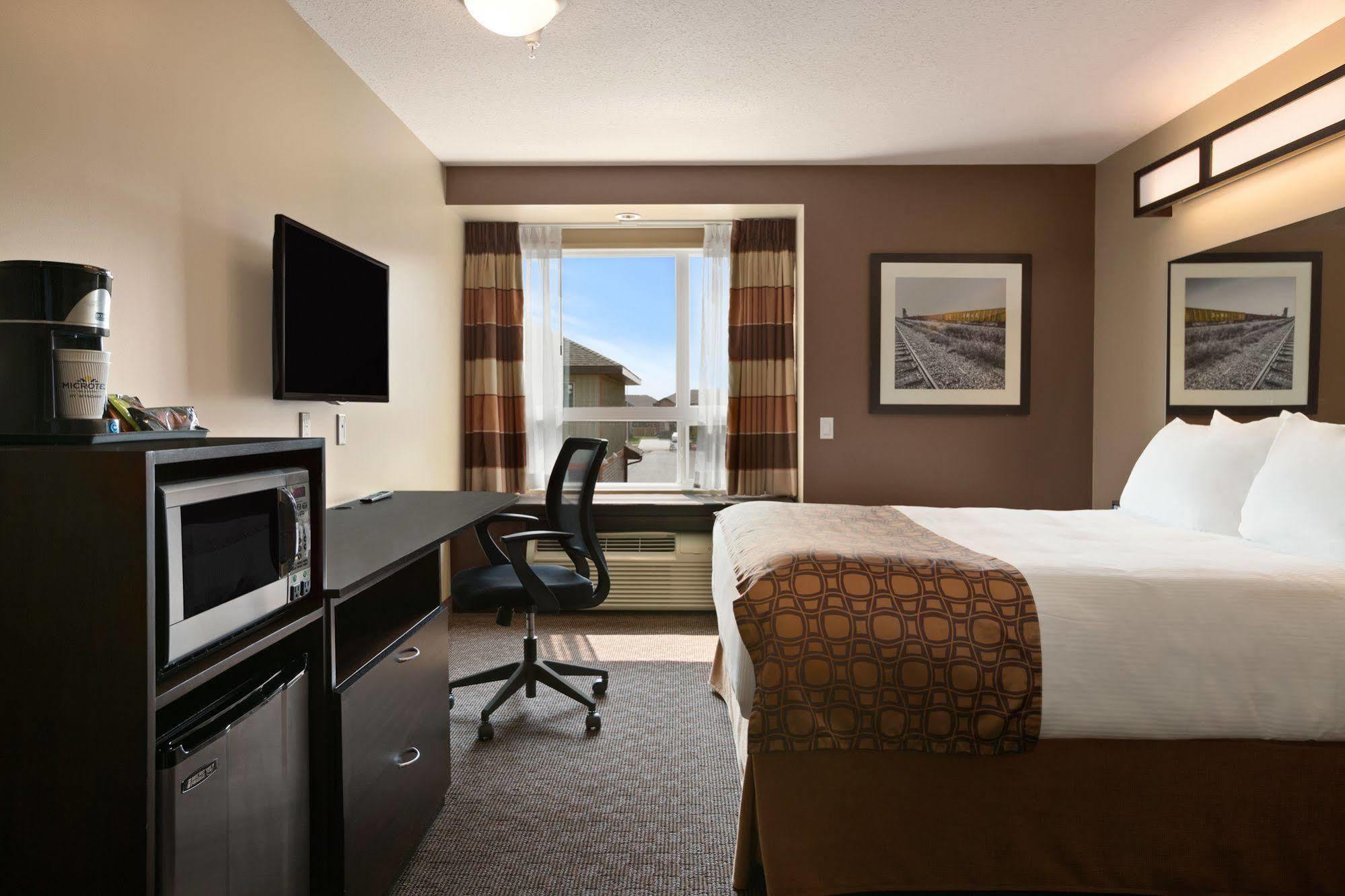 Microtel Inn & Suites By Wyndham Estevan Buitenkant foto