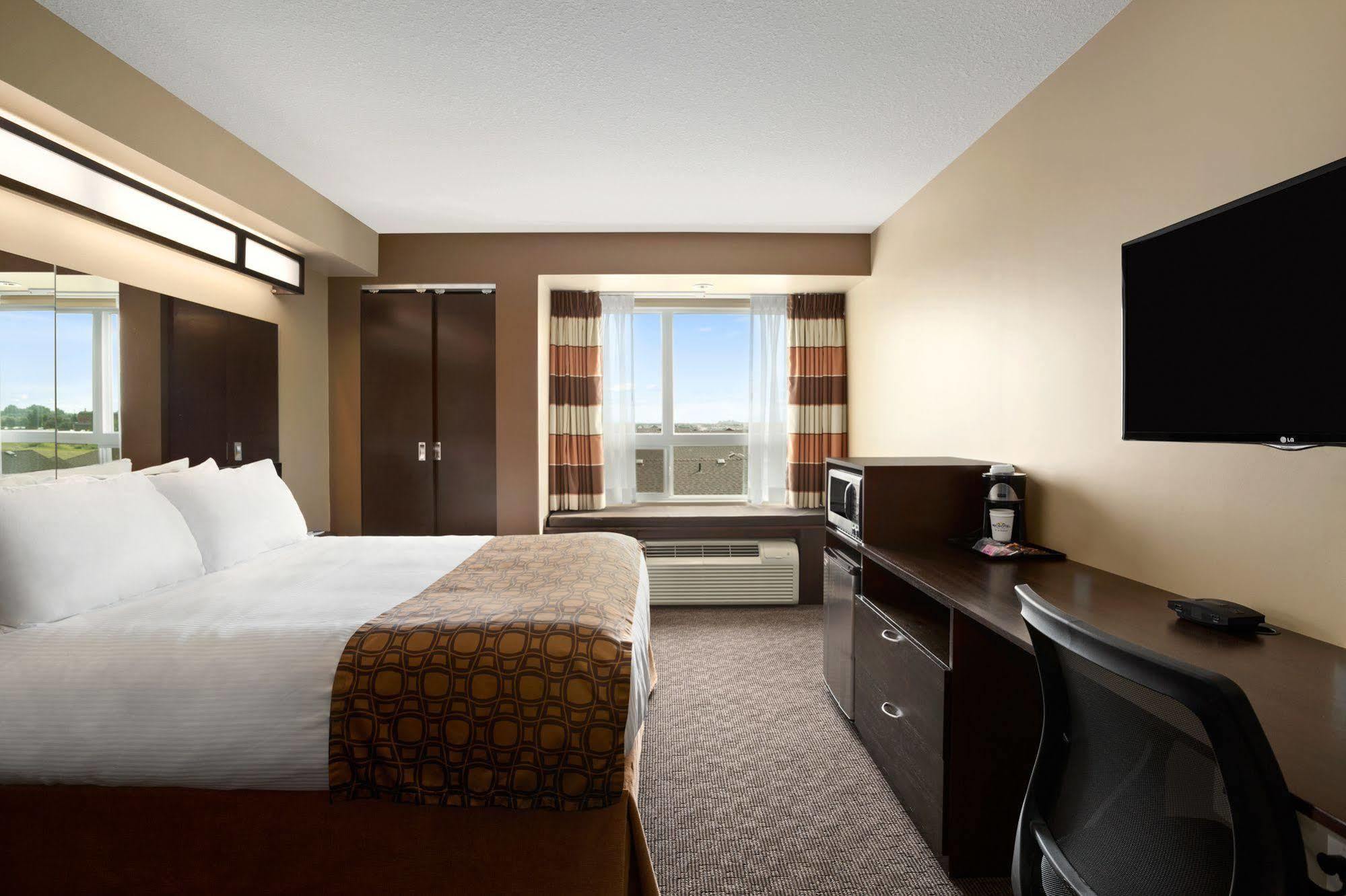 Microtel Inn & Suites By Wyndham Estevan Buitenkant foto